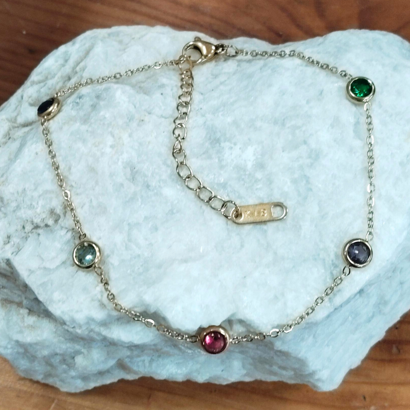 Bunte Kristalle – goldenes Edelstahl-Fußkettchen