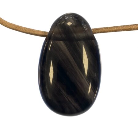 Lamellenobsidian gebohrt